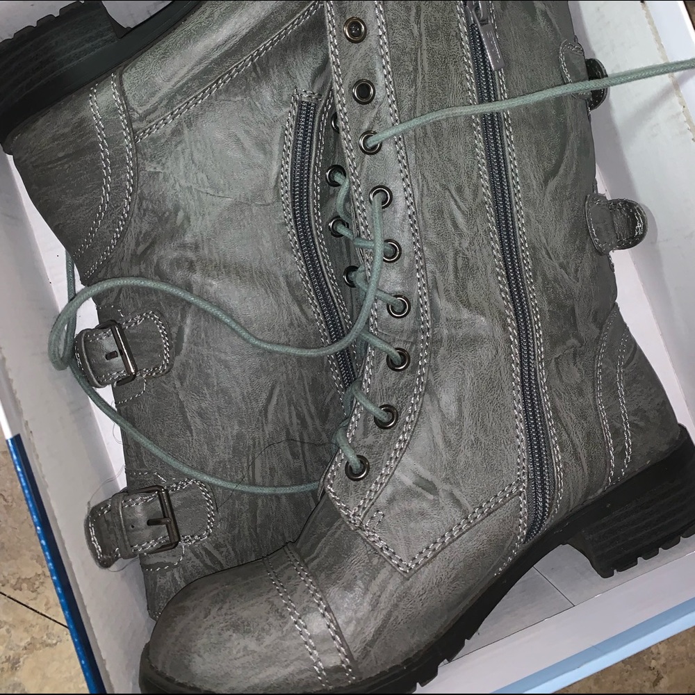 Combat boots